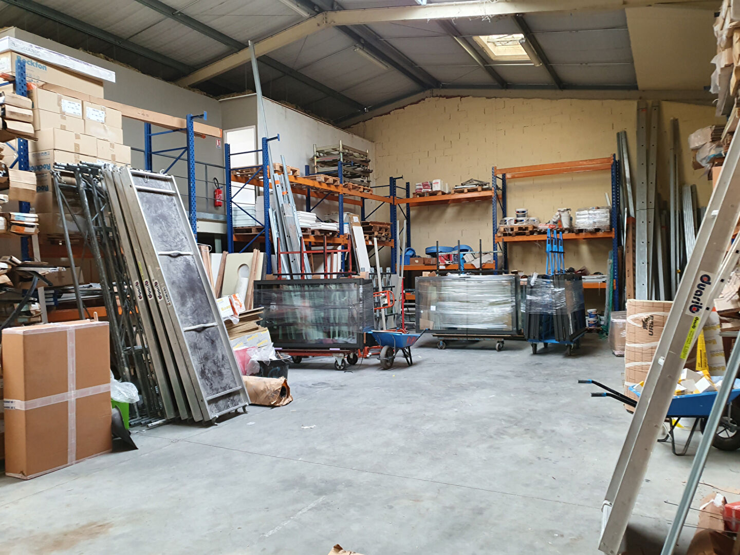 Photo Entrepôt à louer YVRAC image 3/4