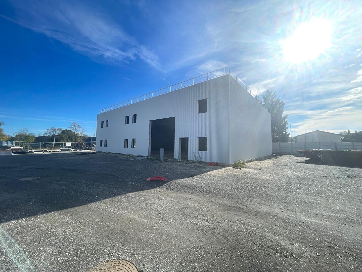 Entrepôt à louer AMBARES ET LAGRAVE