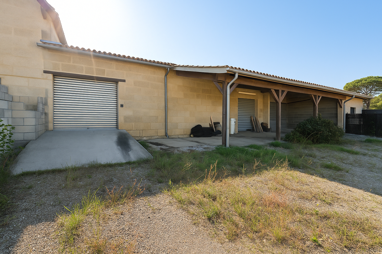 Entrepôt à louer AMBARES ET LAGRAVE