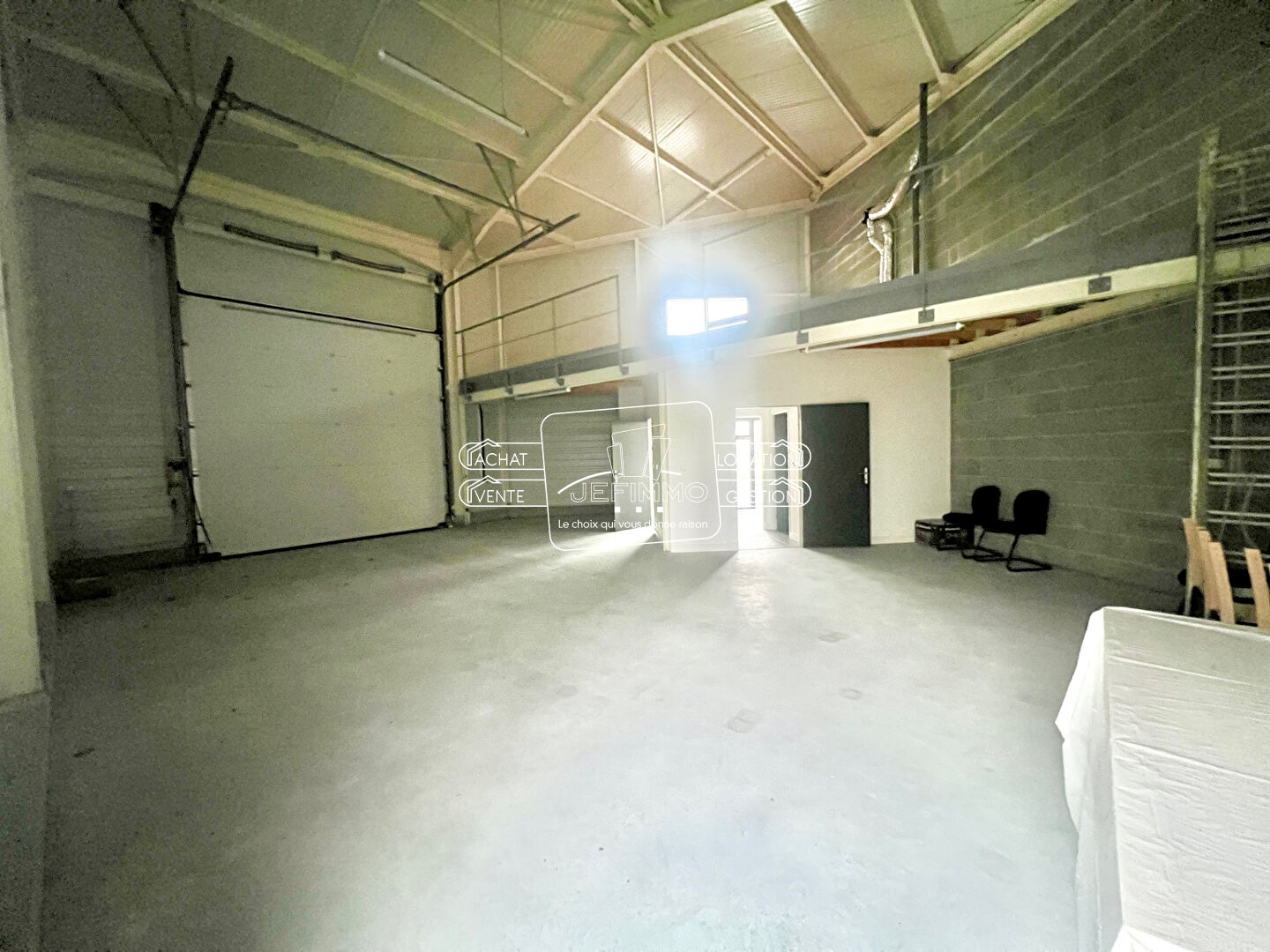 Photo Local d'activité Le Loroux Bottereau 140 m2 image 1/4