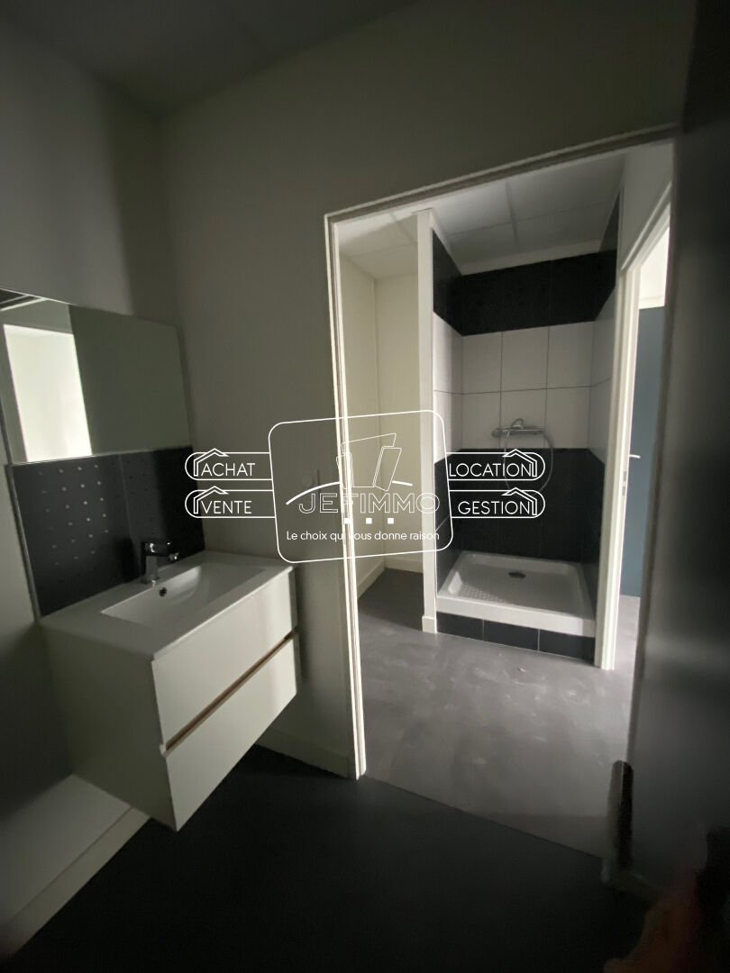 Photo Local d'activité Le Loroux Bottereau 140 m2 image 3/4