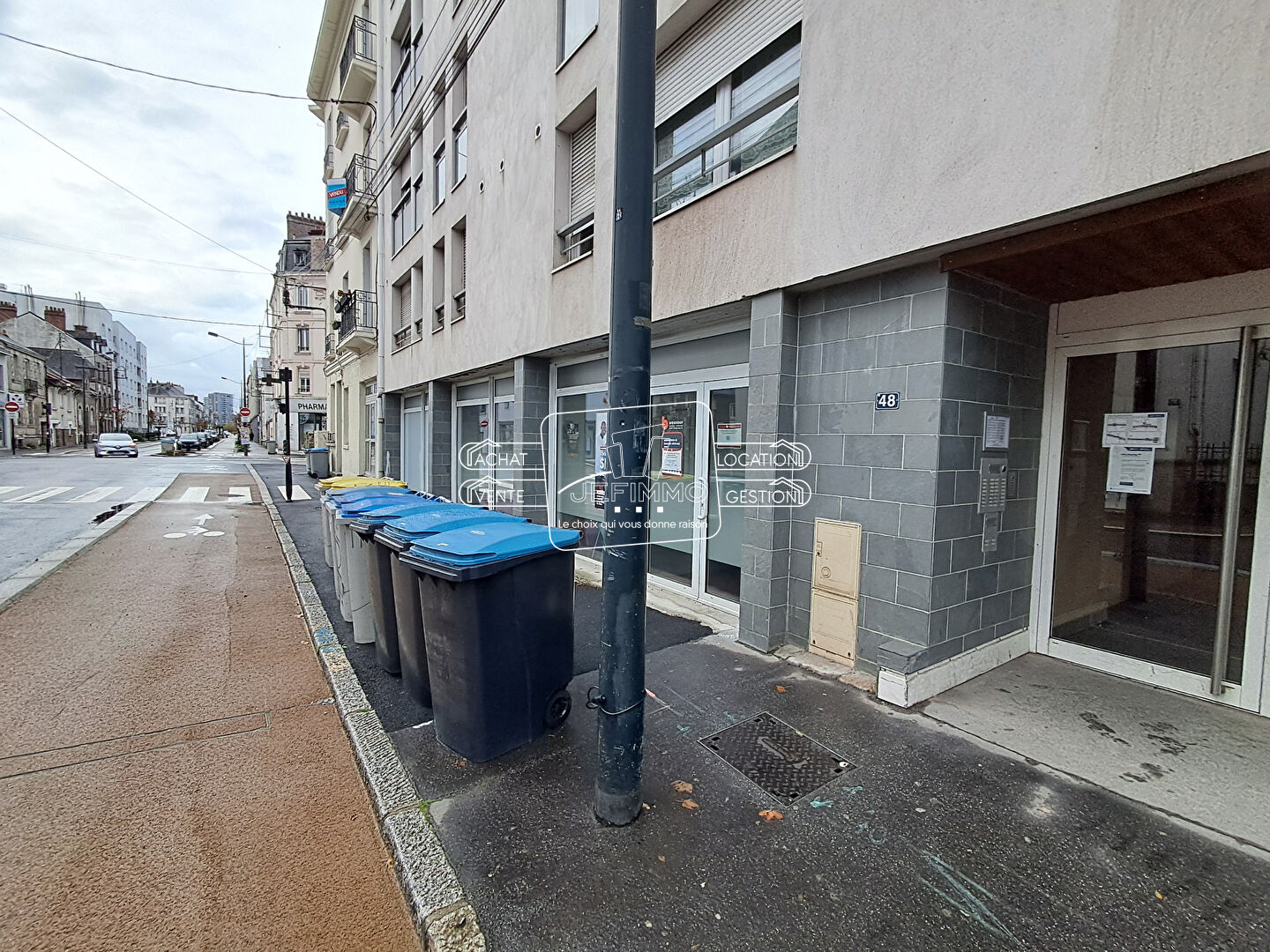 Photo Local commercial 135m² image 3/3