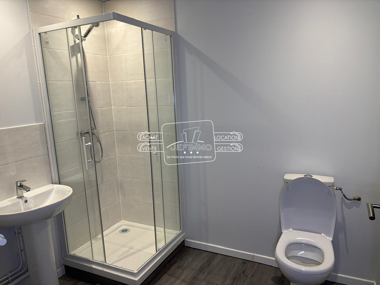 Photo Batiment à louer - ZA ST CLEMENT image 2/5