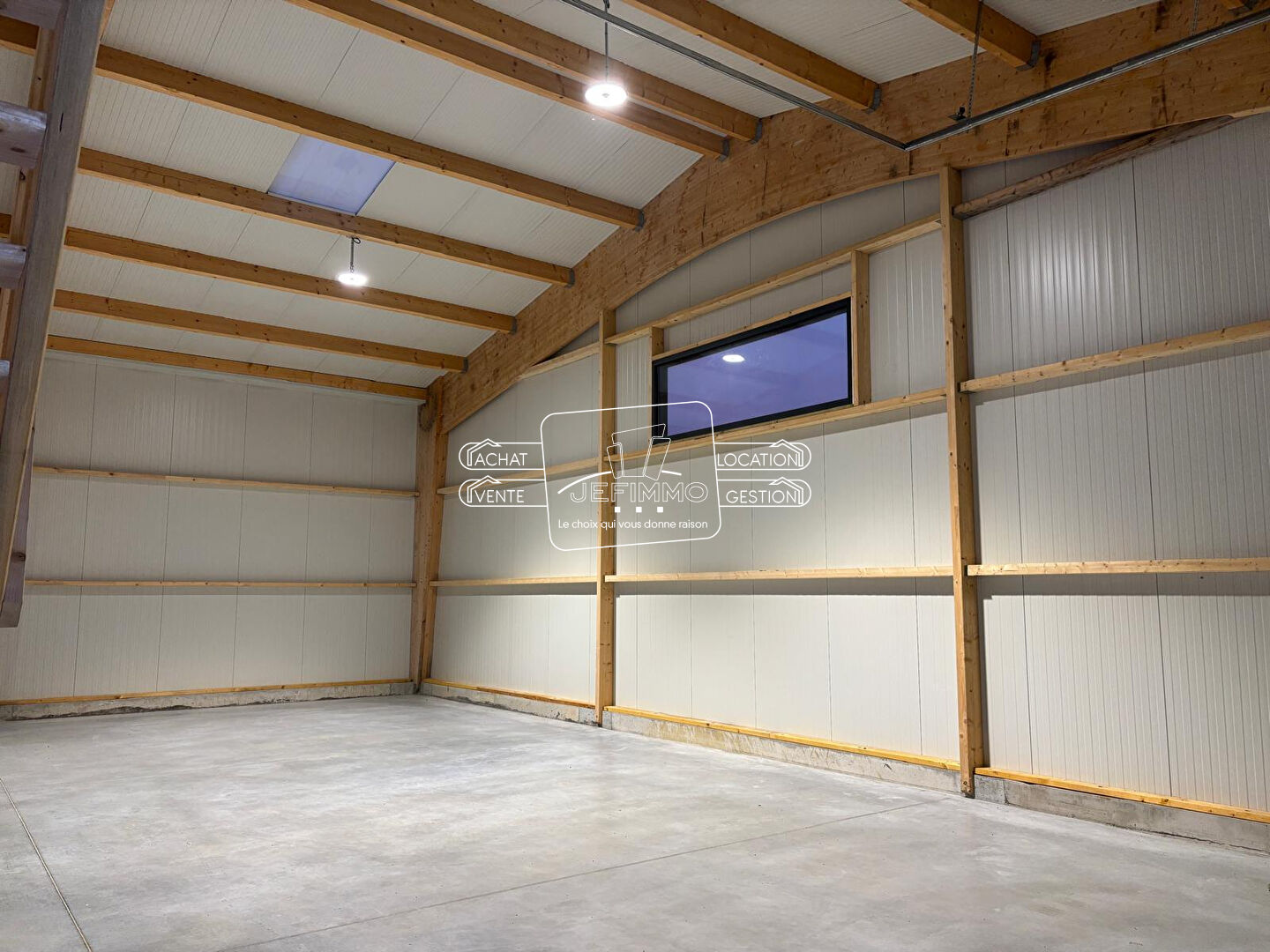 Photo Batiment à louer - ZA ST CLEMENT image 4/5