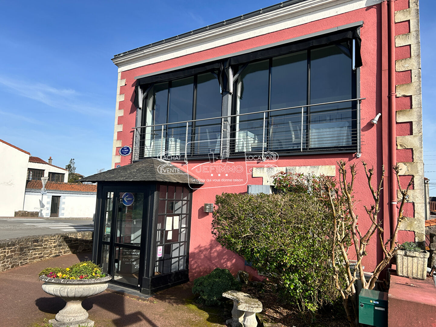 Photo Saint Julien De Concelles 7 pièce(s) 210 m2 image 1/6