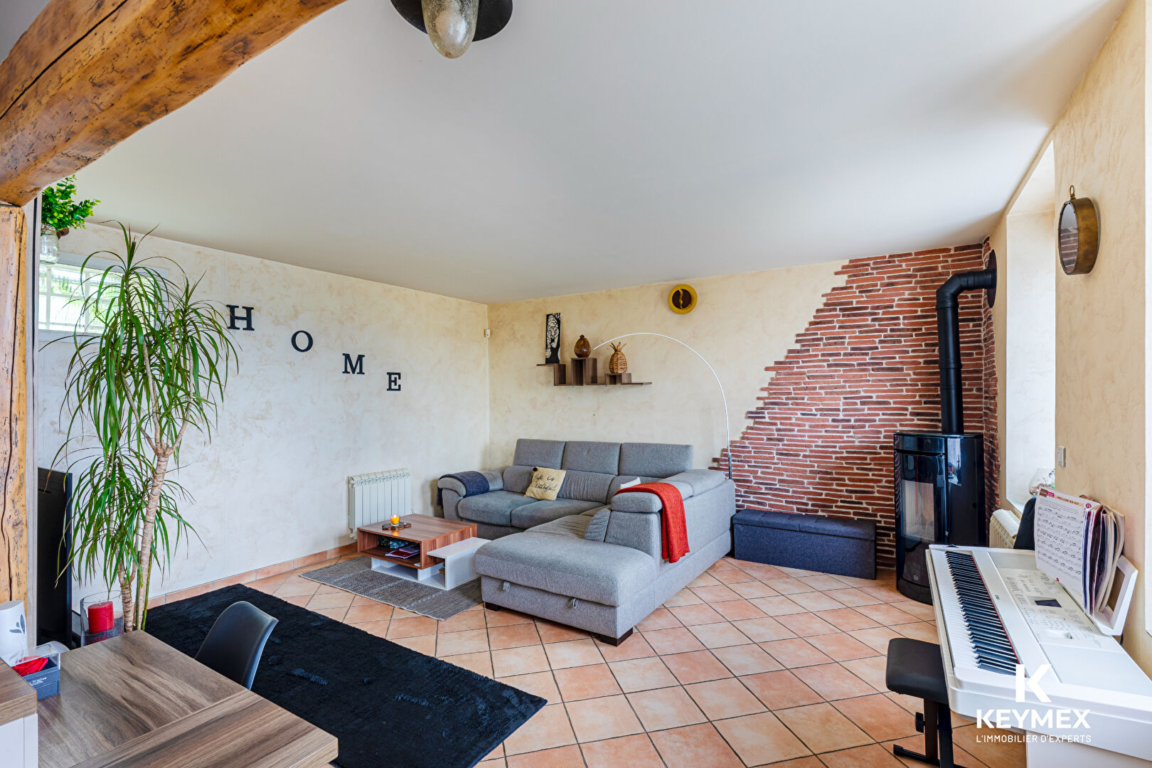 Maison 4 pièces 99 M² et 110 m² utile ,3 chambres ,cour de 40 M² vue sur les champs