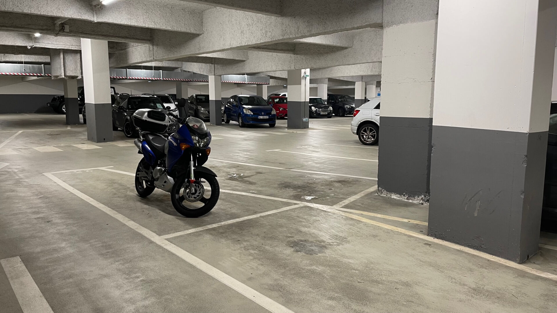 1 PLACE PARKING MOTO - RUE BOUSSINGAULT