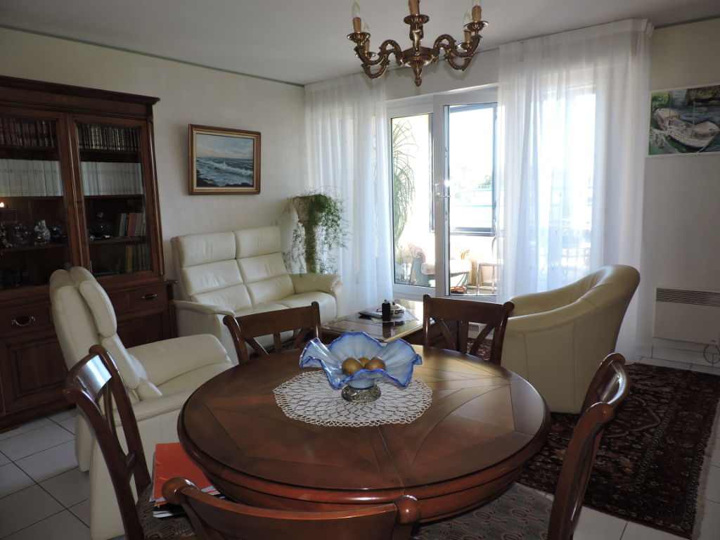 https://media.immo-facile.com/office/lemaire-immobilier/catalog/images/pr_p/3/7/0/6/5/2/7/2/37065272b.jpg?DATEMAJ=15/03/2025-19:11:07
