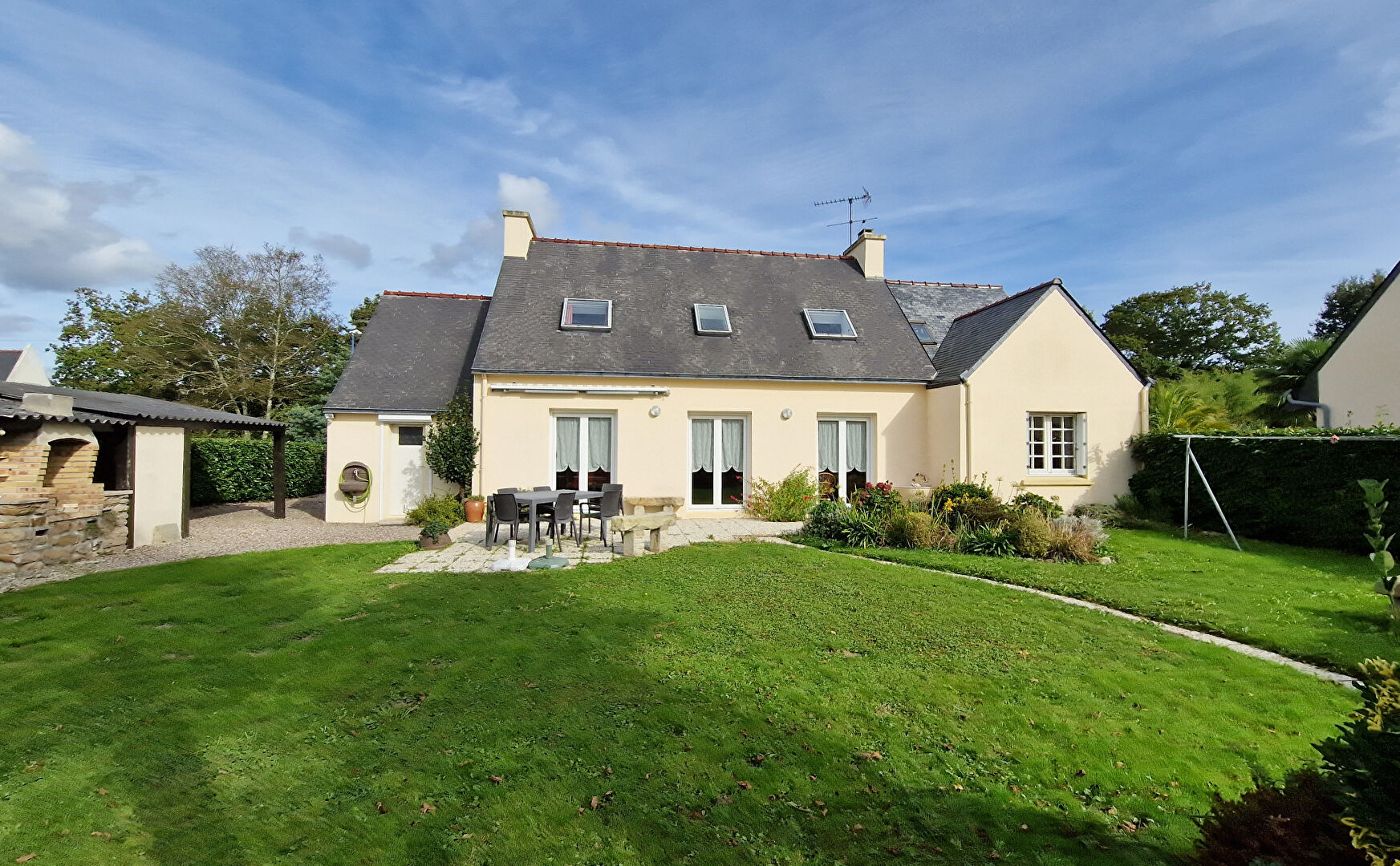 
À 2 km des plages - Spacieuse maison familiale avec jardin et dépendances
