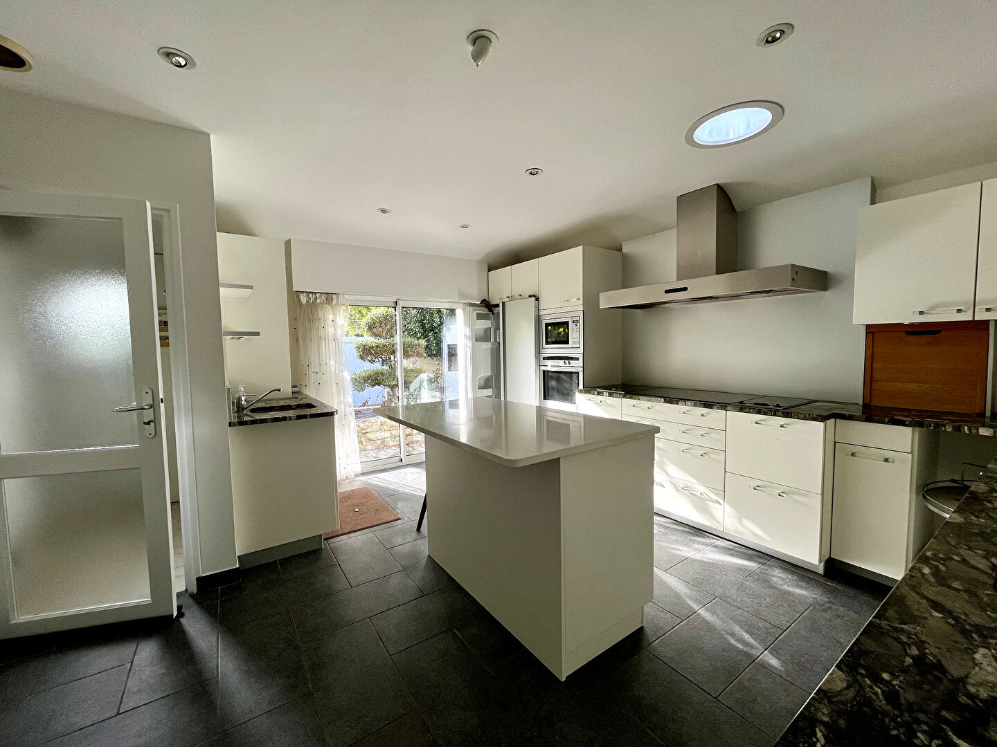 Photo Charmante Villa à Louer à Beg Meil, Fouesnant, avec Piscine image 6/6