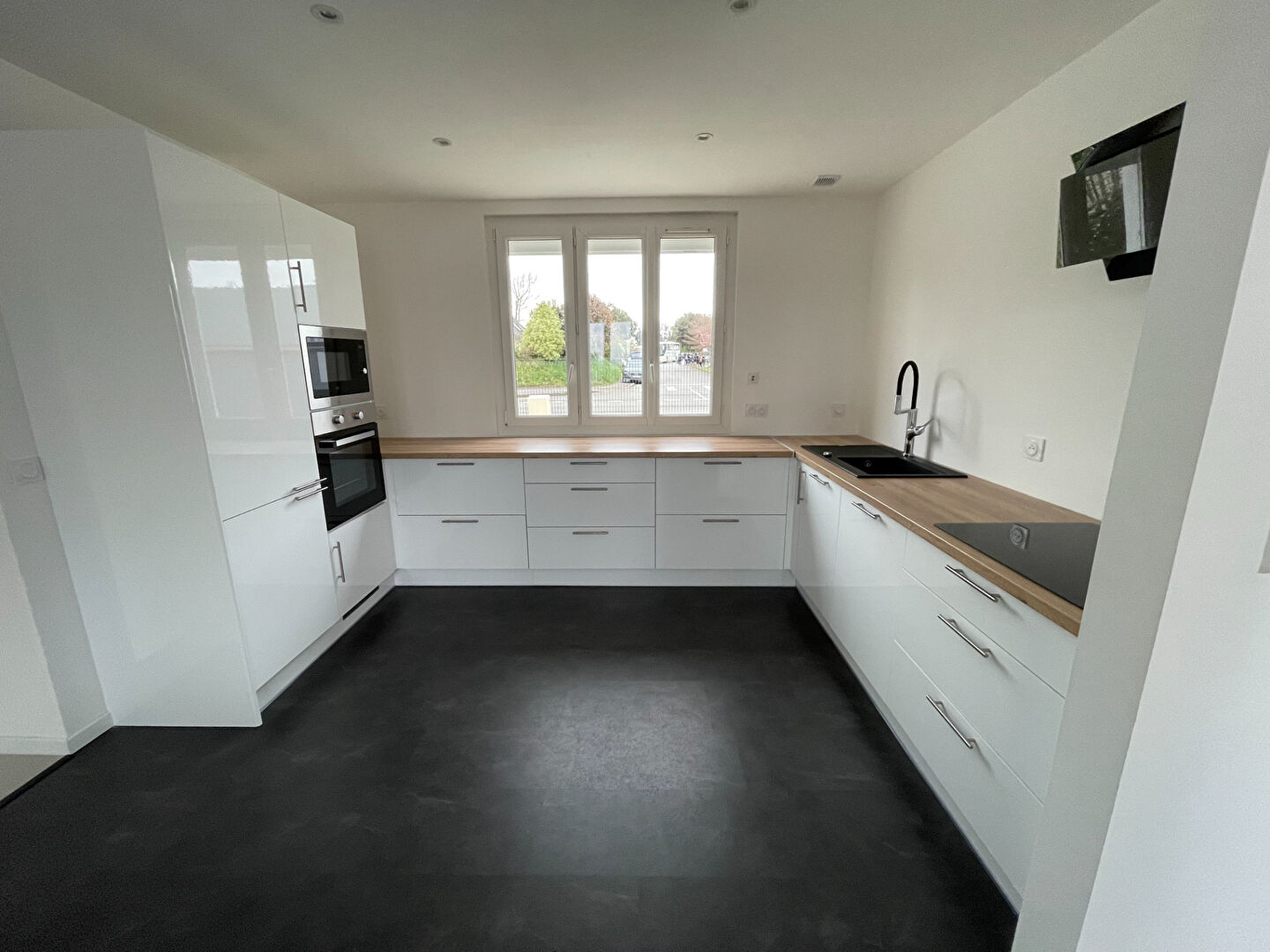 https://media.immo-facile.com/office/lemaire-immobilier/catalog/images/pr_p/5/8/1/2/7/4/3/7/58127437d.jpg?DATEMAJ=21/07/2025-09:55:37