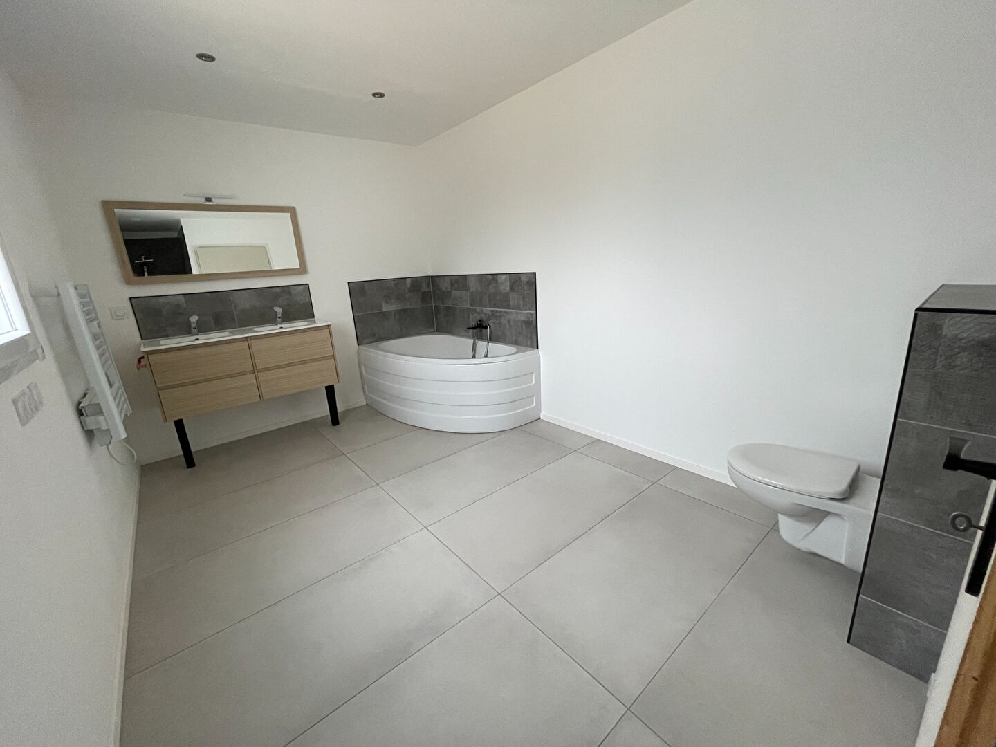 https://media.immo-facile.com/office/lemaire-immobilier/catalog/images/pr_p/5/8/1/2/7/4/3/7/58127437k.jpg?DATEMAJ=21/07/2025-09:55:37