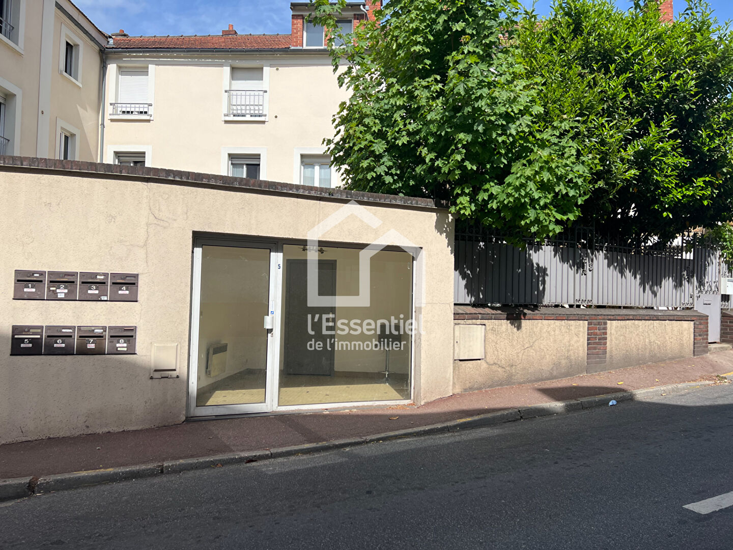 Photo Local commercial - 17m² - Triel sur Seine image 1/1
