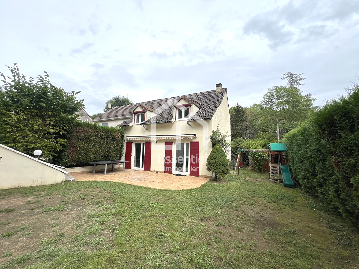 A LOUER - VAUX SUR SEINE - MAISON  MEUBLE -110 m² -  SOUS SOL TOTAL - Terrain 463 m².