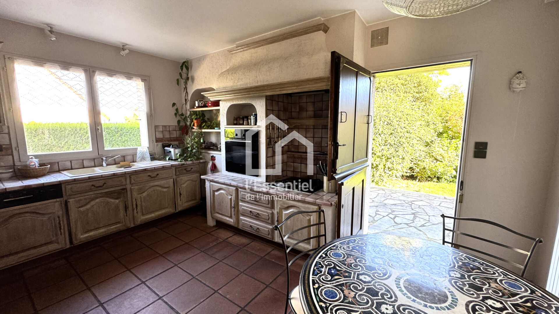 Photo Grande Maison  7 pièce(s) 4chs  180.66 m2 CHAPET sous-sol total 1019m² terrain image 4/6