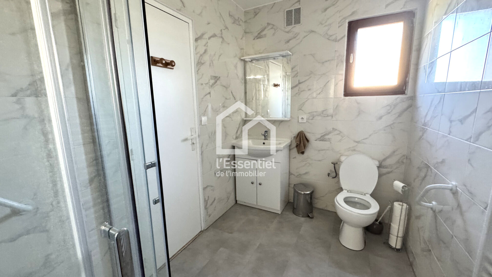 Photo Grande Maison  7 pièce(s) 4chs  180.66 m2 CHAPET sous-sol total 1019m² terrain image 6/6