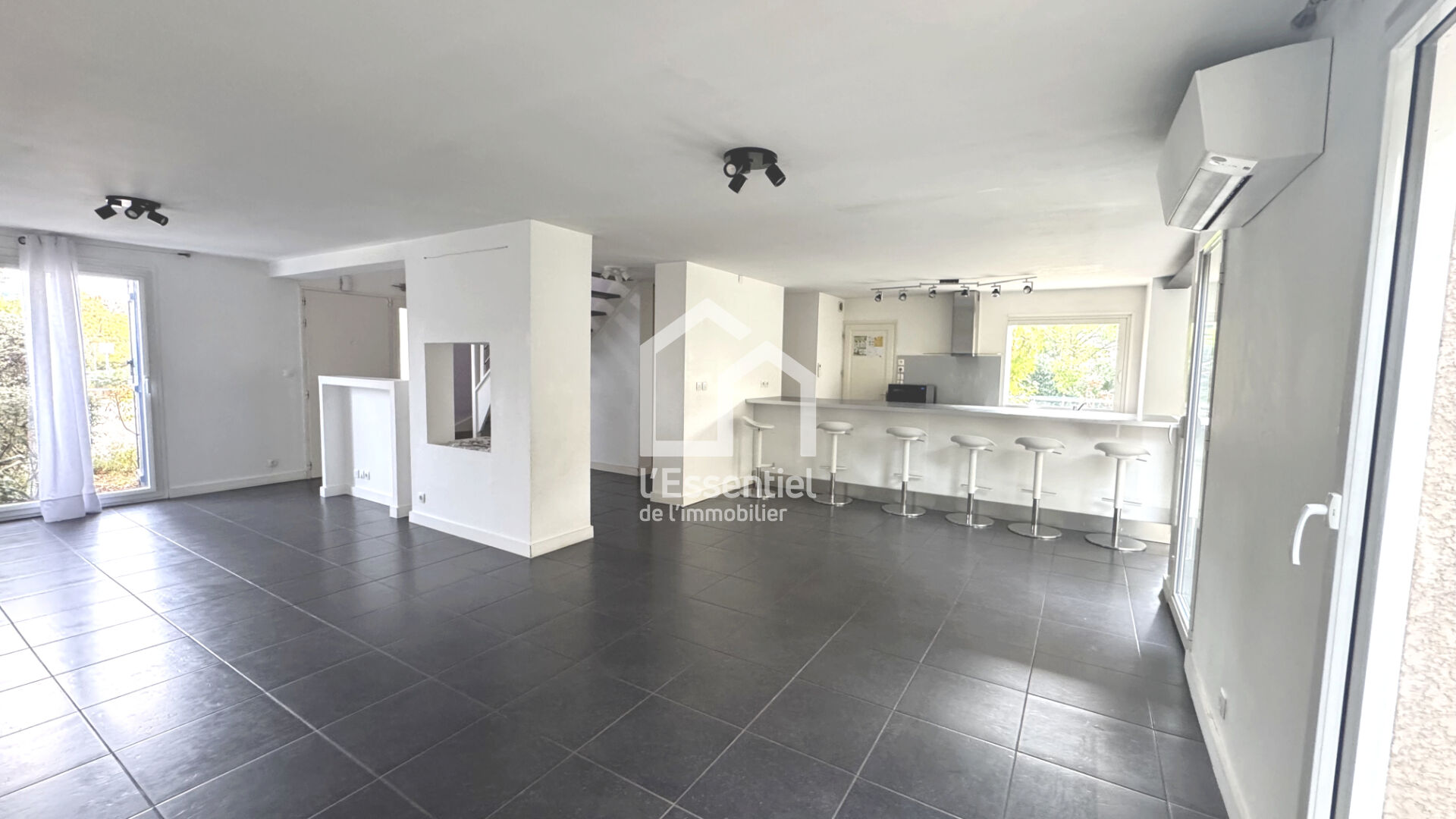 Maison familiale 8/9 pcs 5 chambres proche gare Verneuil sur Seine