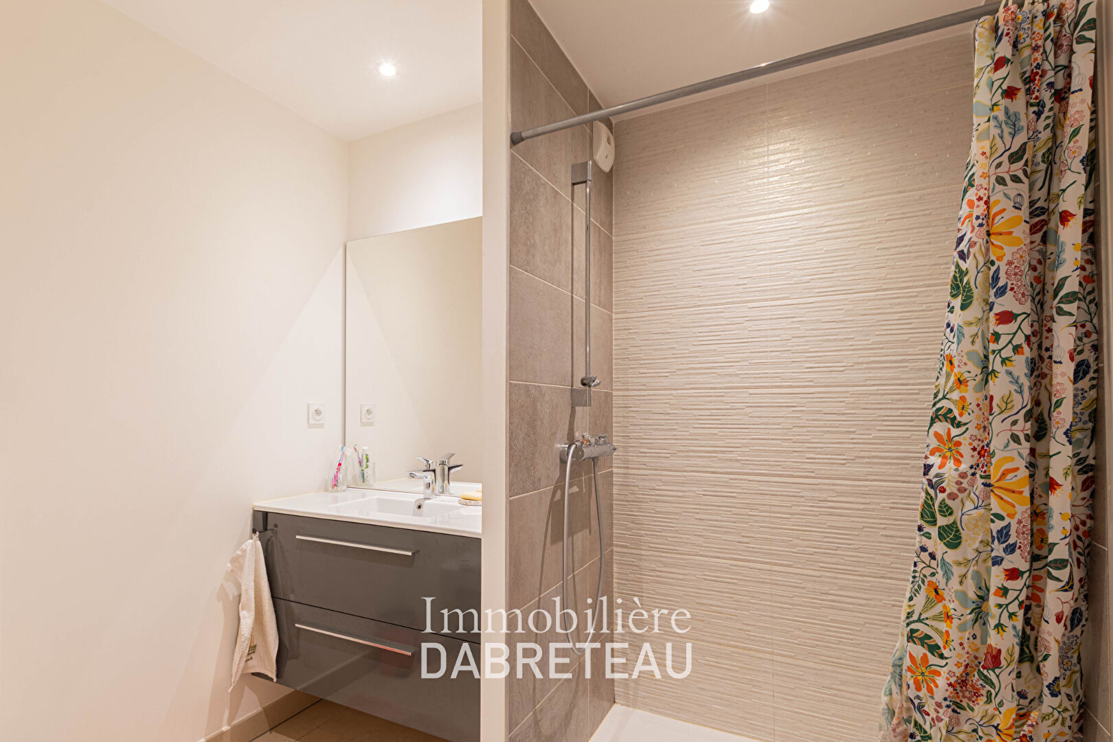 Photo T2 LUMINEUX DE 48M² - VILLEURBANNE image 6/6