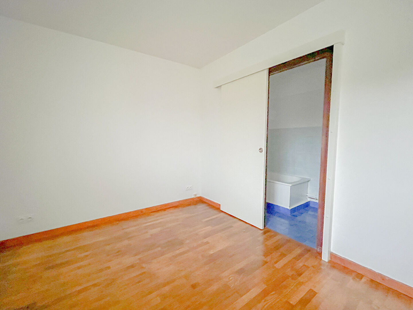 Photo CHARBONNIERES LES BAINS - APPATEMENT TYPE 2 EN REZ DE JARDIN image 6/6