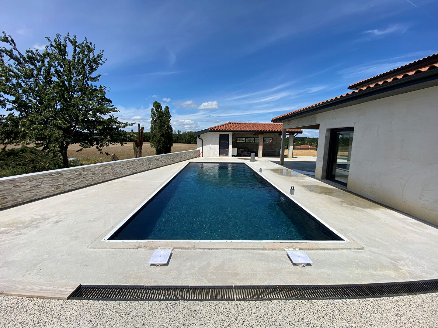 Faramans - Belle demeure de 260m2 avec piscine