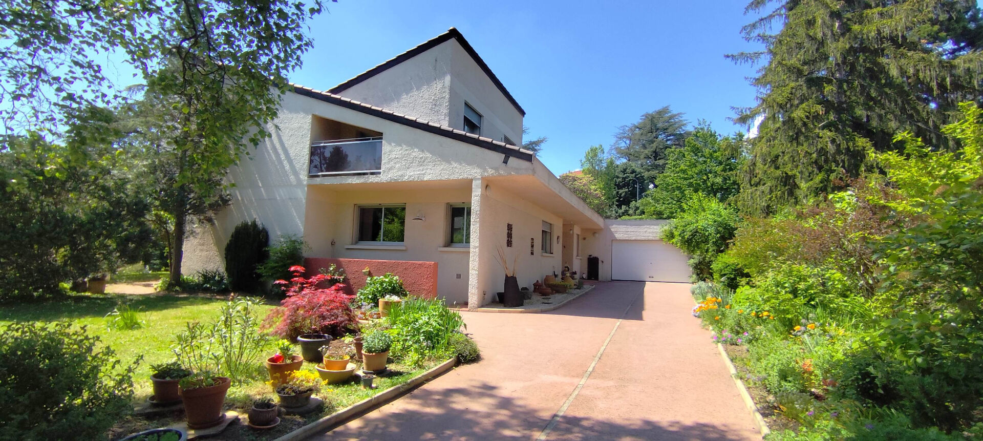 SAINTE FOY LES LYON - Maison familiale 8 pièces 240 m2