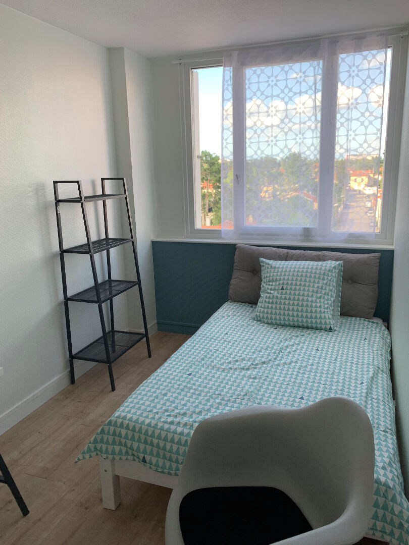 Photo CHAMBRE EN COLOCATION A LOUER DANS APPARTEMENT T6 image 3/6