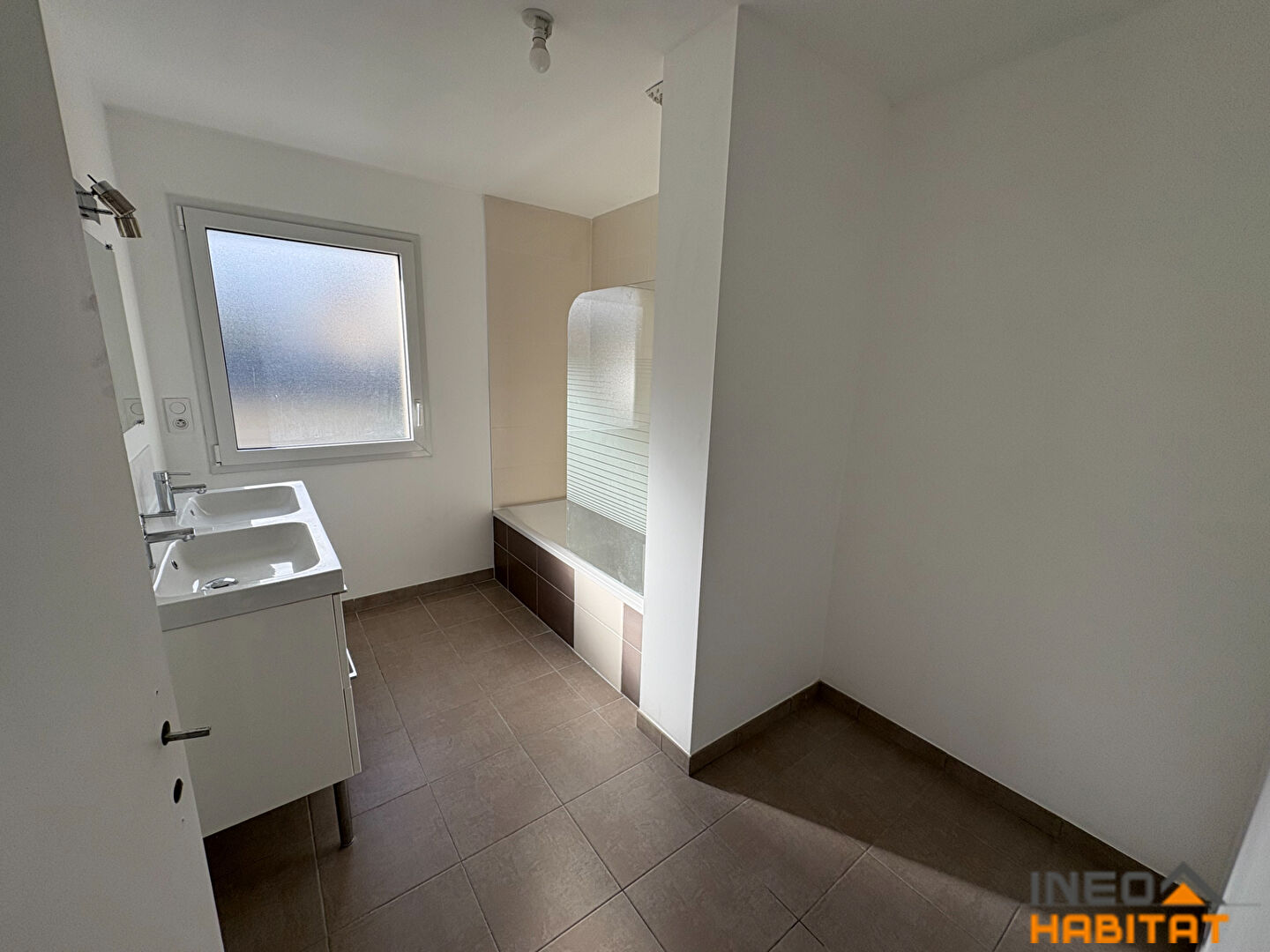 Photo Contemporaine GEVEZE - 5 pièce(s) - 102.54 m2 image 5/6