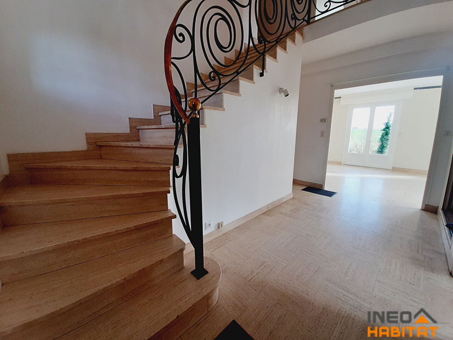 Photo Maison Melesse 7 pièce(s) 172 m2 image 2/6