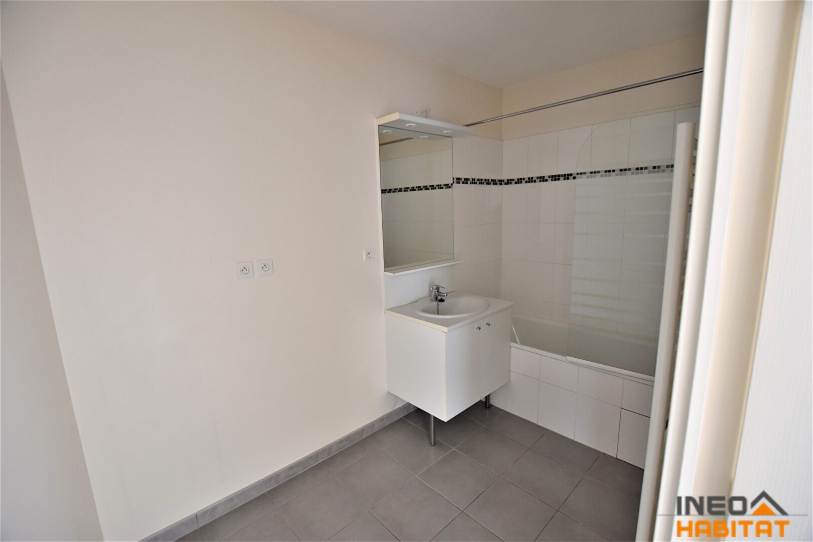 Photo Saint Jacques De La Lande - Appartement T3 De 65.50m² image 4/5