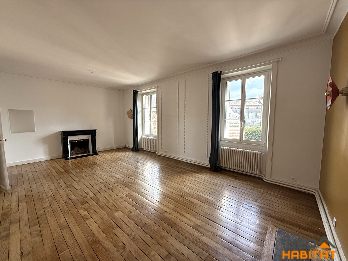 Photo Rennes Place De Bretagne- Dernier étage De Charme De 115 M² image 1/5