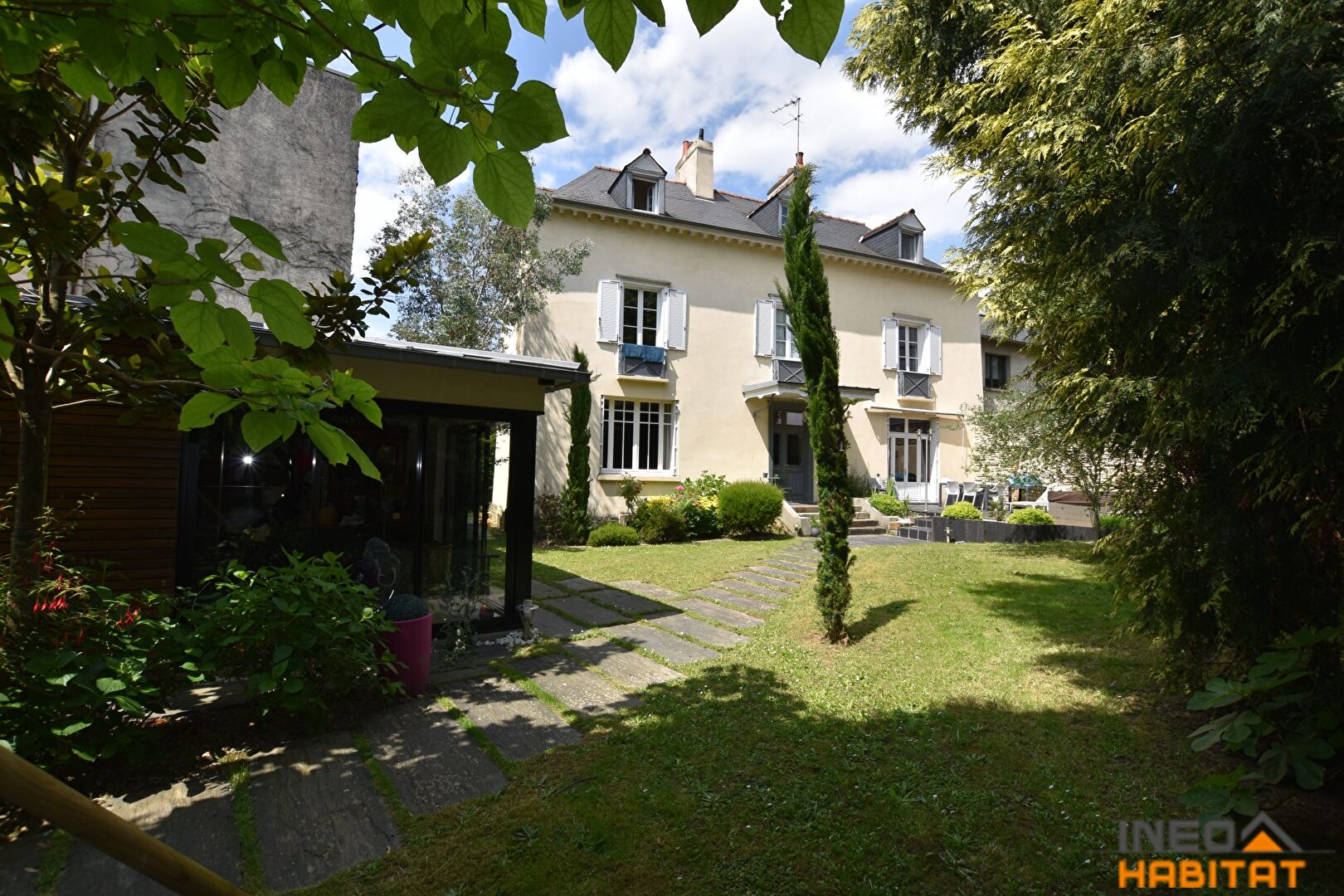 Photo RENNES Fougères - Belle Maison De Maître Et Son Parc De 900m² image 1/6