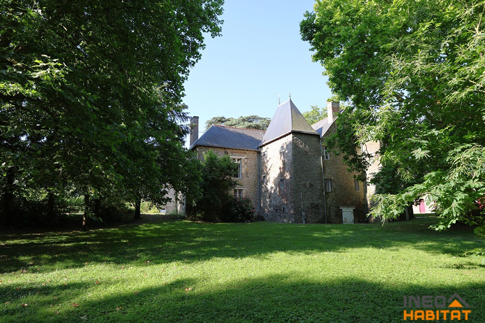 Photo Chanteloup - Château Et Ses Dépendances Aux Portes Du Village image 2/6
