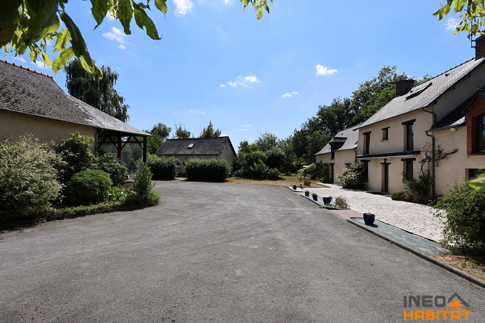 Photo DOMLOUP - Métairie et ses dépendances à quelques Km de Cesson image 2/6