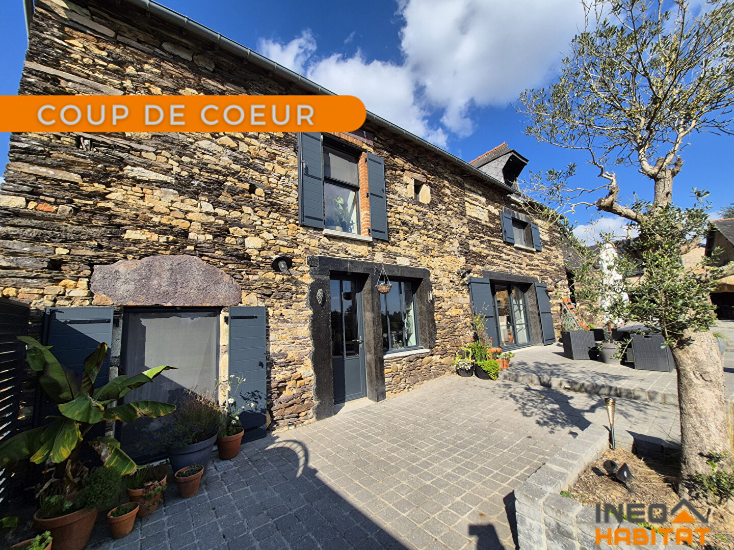 Photo Maison Laille 6 pièce(s)  203m² image 1/6