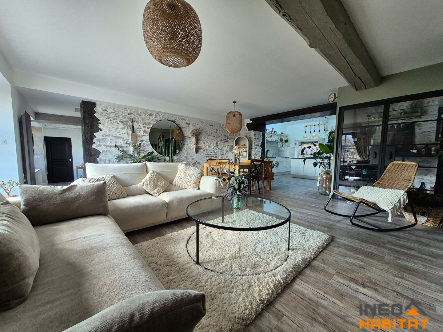 Photo Maison Laille 6 pièce(s)  203m² image 2/6