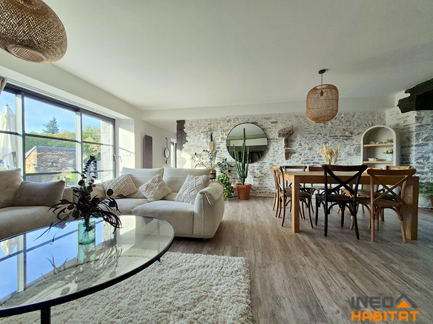 Photo Maison Laille 6 pièce(s)  203m² image 3/6