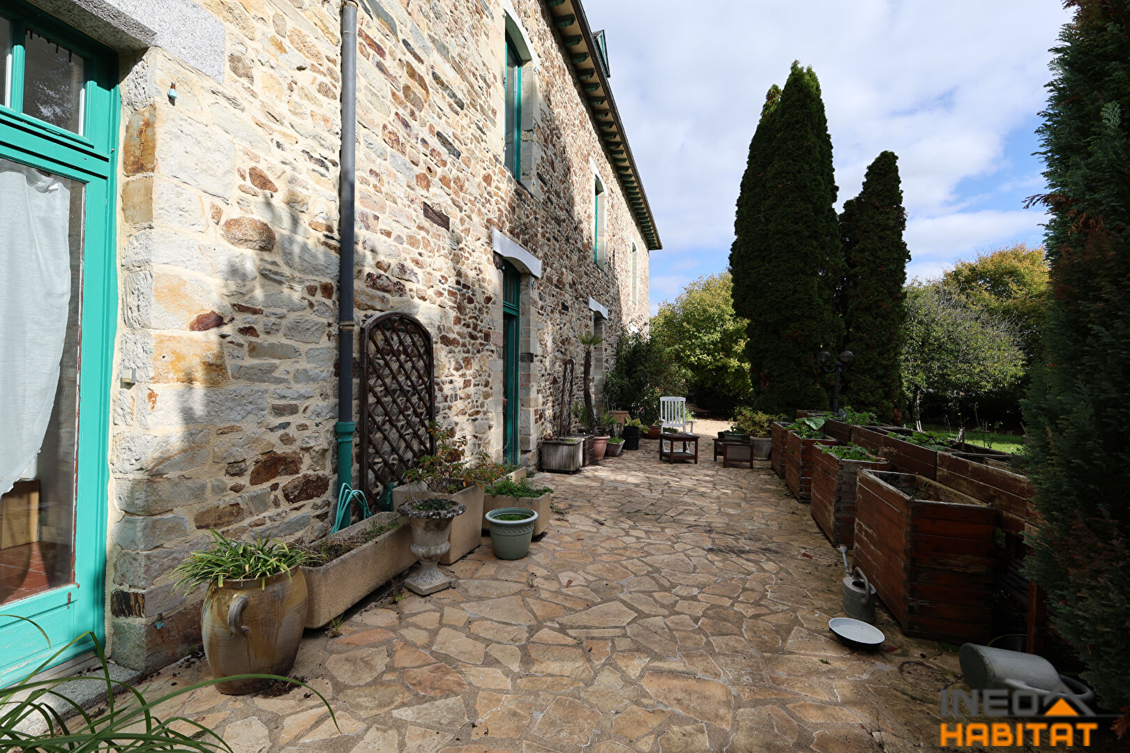 Photo BALAZE - Maison de maître en coeur de village image 3/6