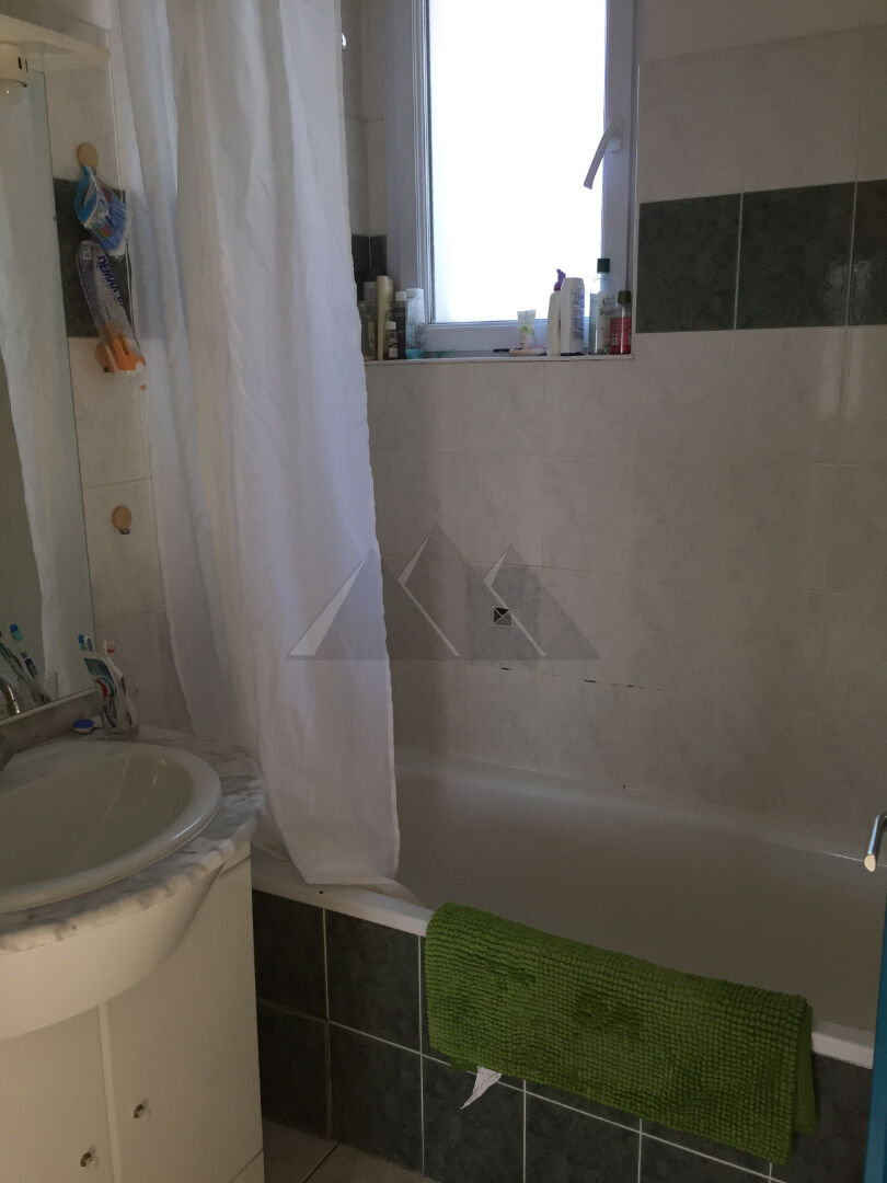 Photo A LOUER BREST SAINT MARTIN APPARTEMENT 2 CHAMBRES image 4/5