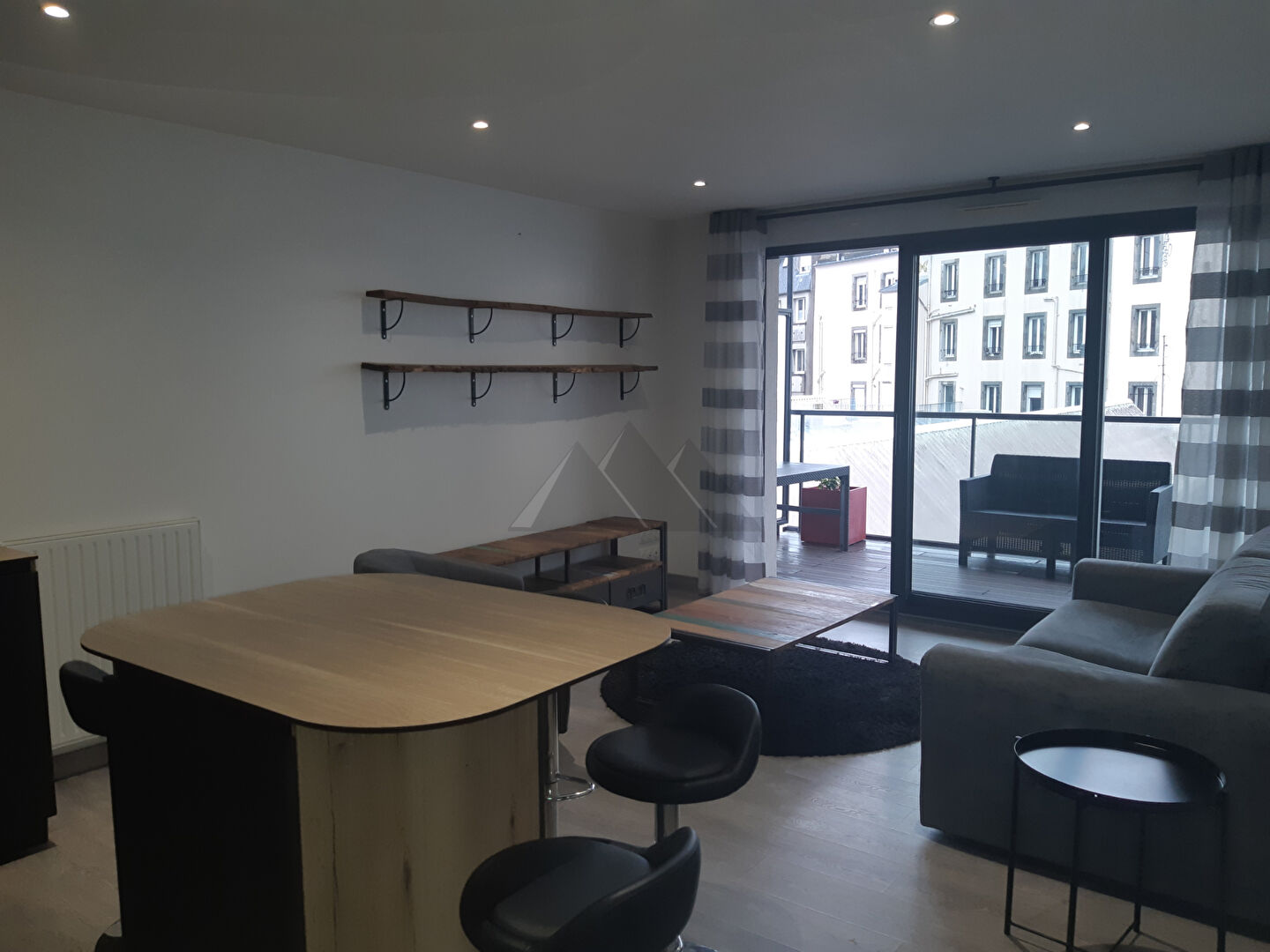 Photo A LOUER BREST CENTRE VILLE APPARTEMENT T2 MEUBLE ASCENSEUR TERRASSE PARKING CAVE image 2/6