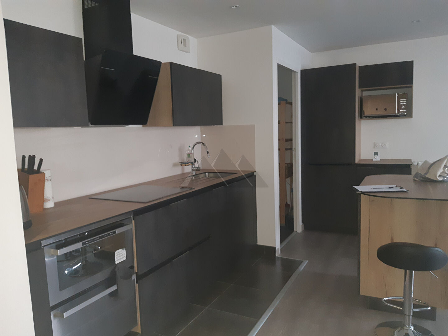 Photo A LOUER BREST CENTRE VILLE APPARTEMENT T2 MEUBLE ASCENSEUR TERRASSE PARKING CAVE image 3/6