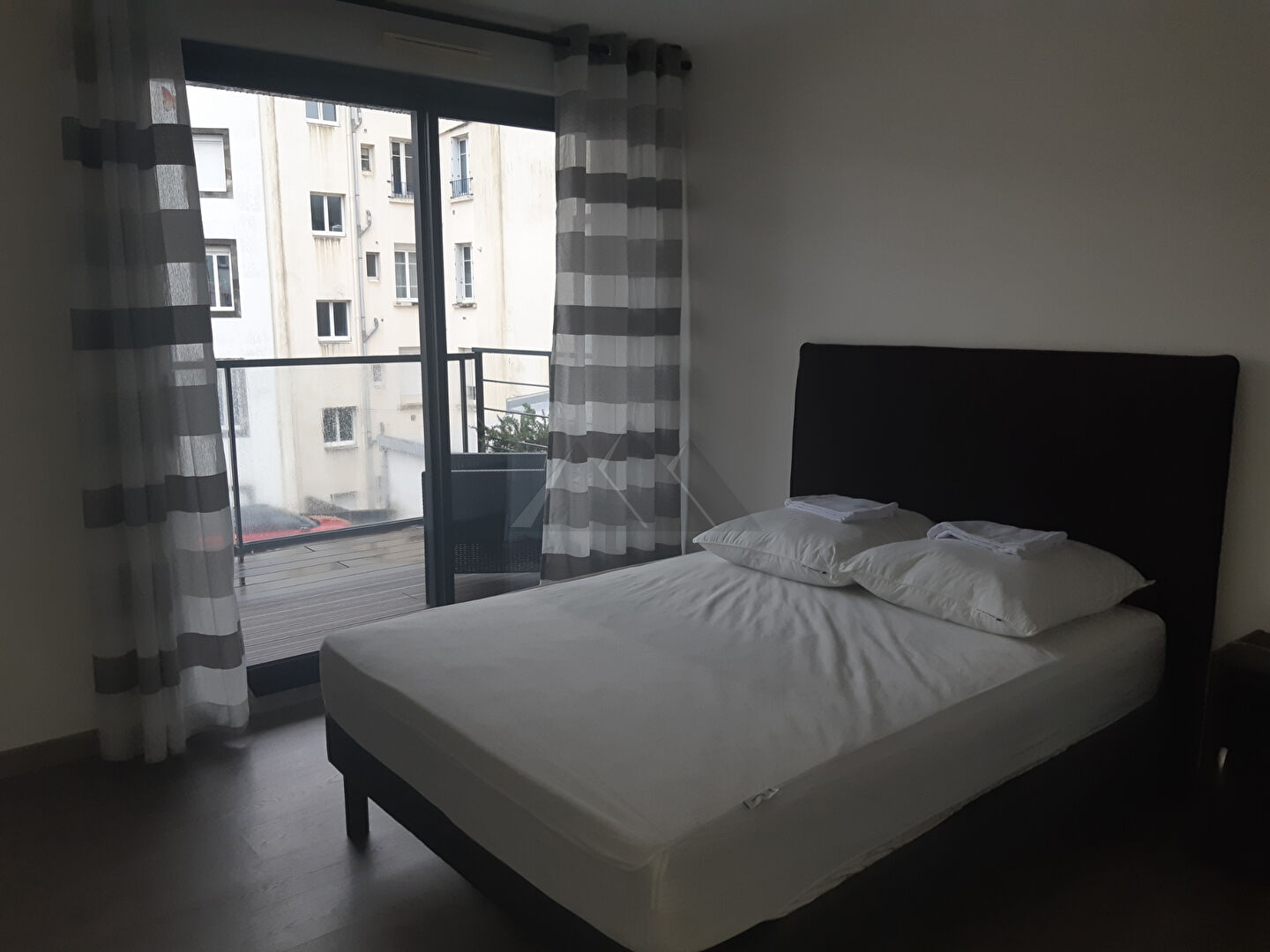 Photo A LOUER BREST CENTRE VILLE APPARTEMENT T2 MEUBLE ASCENSEUR TERRASSE PARKING CAVE image 5/6