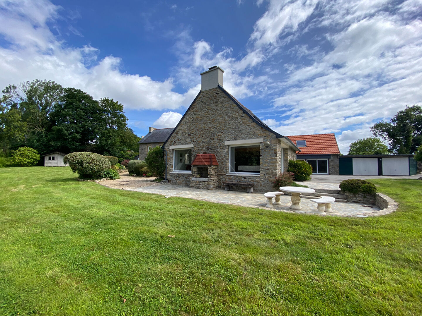 MAISON EN PIERRES T10 A VENDRE SUR SAINT-DIVY