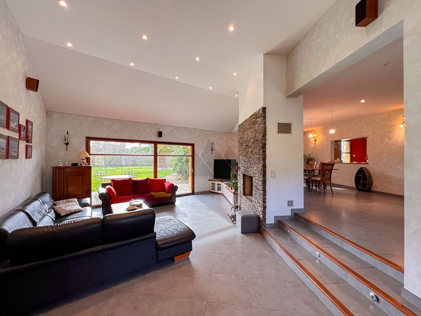 Photo MAISON SPACIEUSE A VENDRE LAMPAUL-PLOUARZEL image 5/6