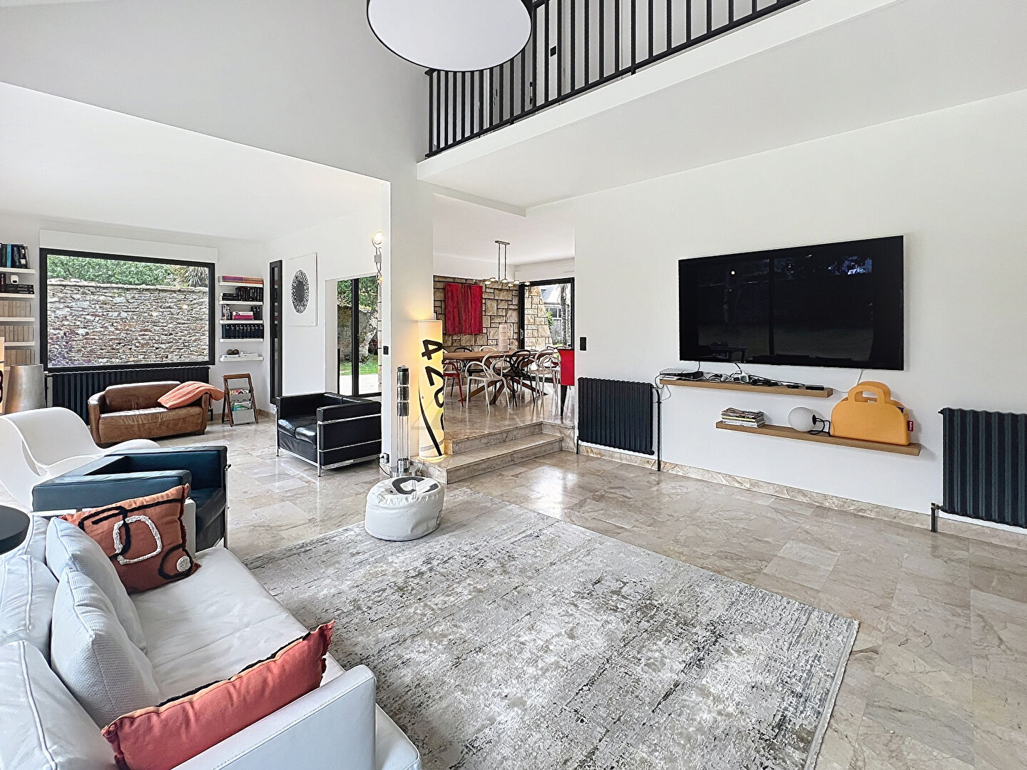 Photo MAISON D'ARCHITECTE RENOVEE 6 CHAMBRES BOURG DE SAINT-RENAN image 3/6
