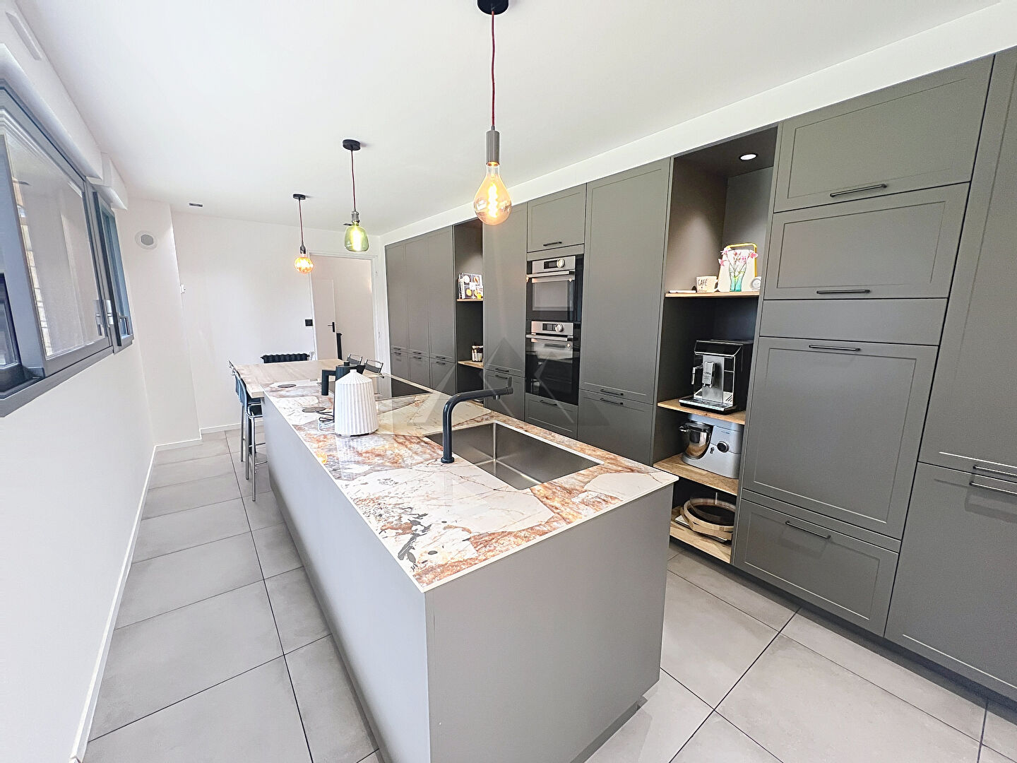 Photo MAISON D'ARCHITECTE RENOVEE 6 CHAMBRES BOURG DE SAINT-RENAN image 5/6