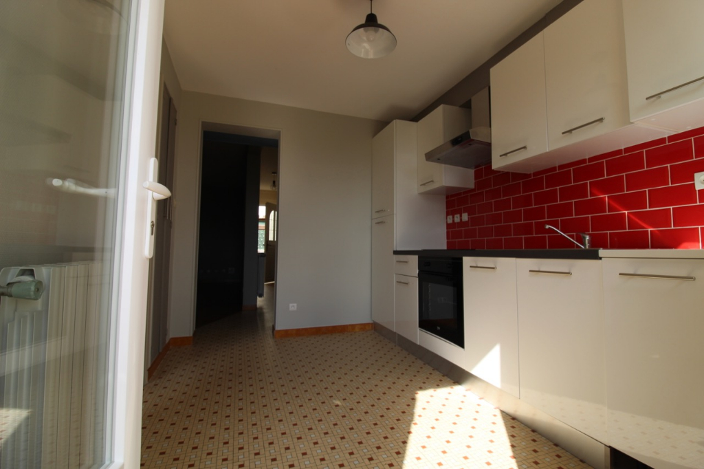 Photo Monclar d'Agenais, proche Castelmoron sur Lot et à 25 mn à l'ouest de Villeneuve sur Lot, très agréable maison de village, entièrement rénovée à louer de 76 m2 avec joli jardin avec vue dominante à l'est. image 4/6