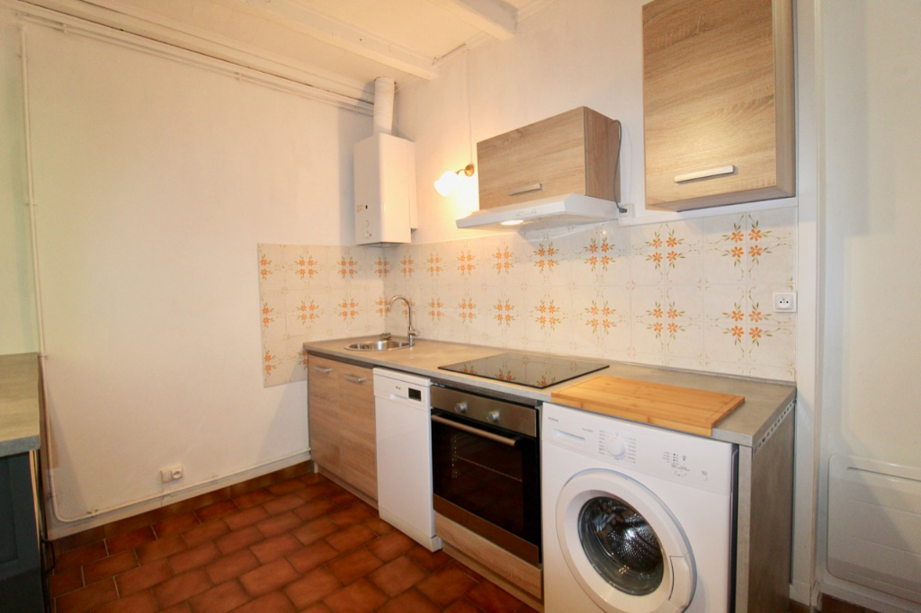 Photo Granges sur Lot, à 5 minutes de Castelmoron sur Lot, cette maison de village se situe bord de LOT, avec une grande terrasse de 31 m² avec vue sur la rivière. Rénovée entièrement, elle se compose au rez-de-chaussée d'une pièce de vie de 20,6 m², d'une cuis image 4/6