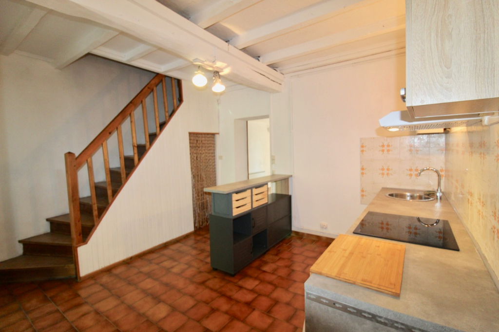 Photo Granges sur Lot, à 5 minutes de Castelmoron sur Lot, cette maison de village se situe bord de LOT, avec une grande terrasse de 31 m² avec vue sur la rivière. Rénovée entièrement, elle se compose au rez-de-chaussée d'une pièce de vie de 20,6 m², d'une cuis image 6/6