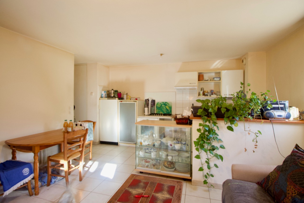 Photo Villeneuve Sur Lot, dans une résidence récente, appartement de type 2 d'environ 41m2 avec un jardin privatif d'environ 96m2.  Il est composé d'une entrée indépendante, une pièce de vie avec un coin cuisine américaine avec un accès au jardin, une chambre, image 3/6