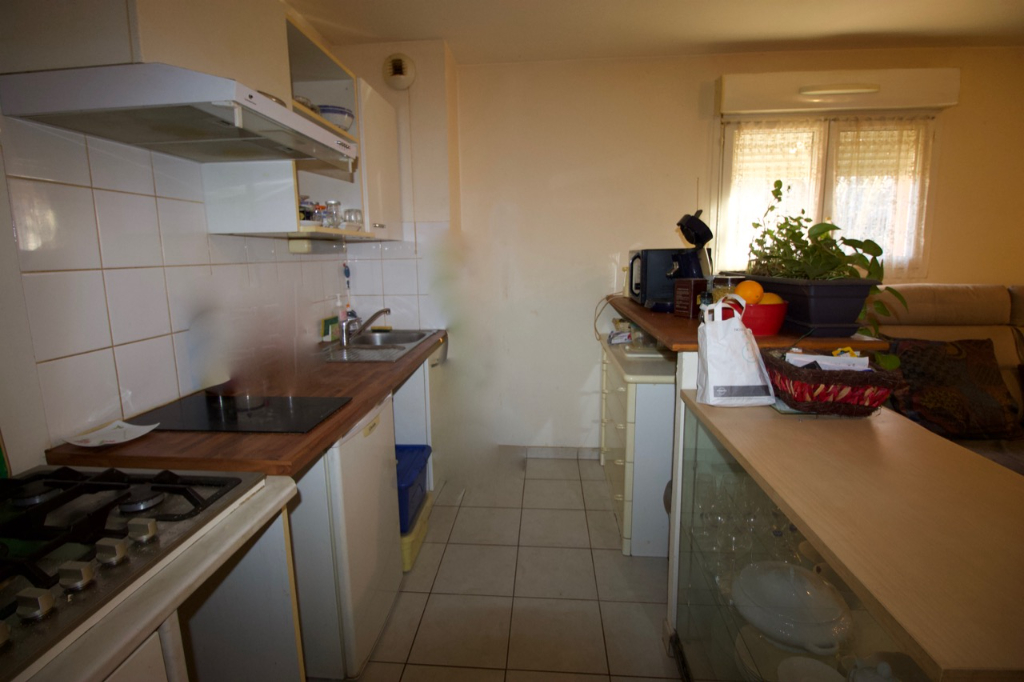 Photo Villeneuve Sur Lot, dans une résidence récente, appartement de type 2 d'environ 41m2 avec un jardin privatif d'environ 96m2.  Il est composé d'une entrée indépendante, une pièce de vie avec un coin cuisine américaine avec un accès au jardin, une chambre, image 5/6